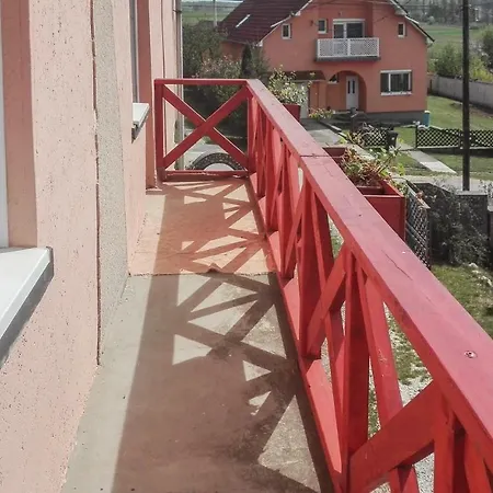 Eight-bedroom Holiday In Prázdninový dům *