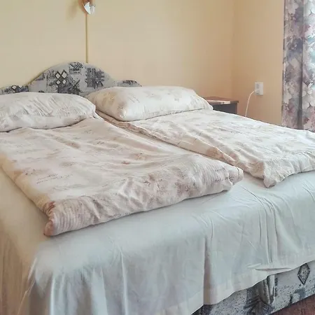 Eight-bedroom Holiday In Prázdninový dům *