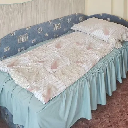 Eight-bedroom Holiday In Prázdninový dům *